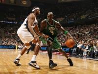 IM电竞官方入口-猛龙利爪撕裂汽车城，霍勒迪全能数据引爆赛场