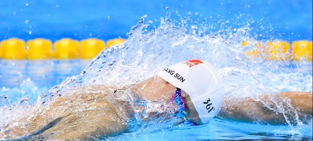 IM电竞-年终总决赛鏖战温网，兹维列夫刷新纪录，一场跨越场地的传奇之战