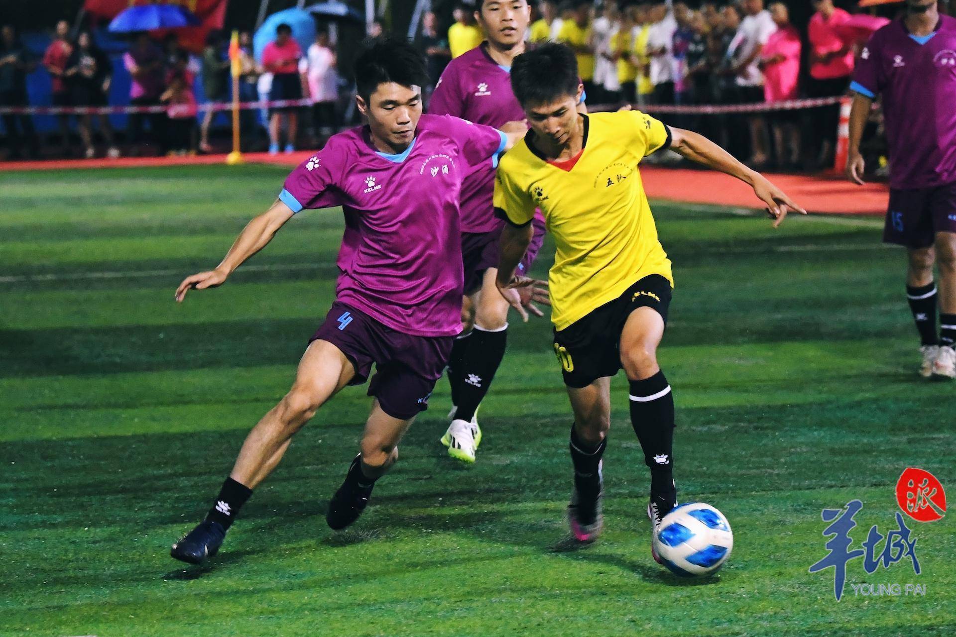 精彩的足球赛季拉开序幕,球队展现技艺 精彩的足球赛季拉开序幕,球队展现技艺