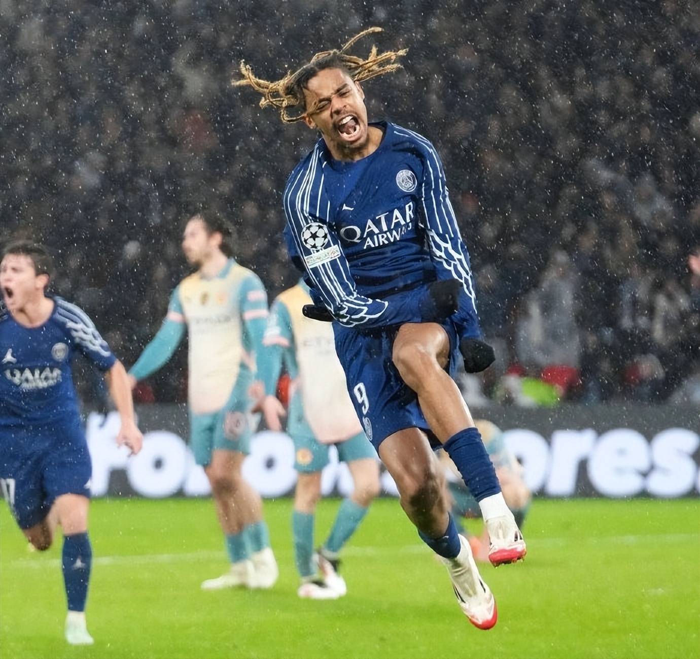 曼城大胜巴黎,领先小组晋级欧冠的简单介绍 曼城大胜巴黎,领先小组晋级欧冠的简单介绍