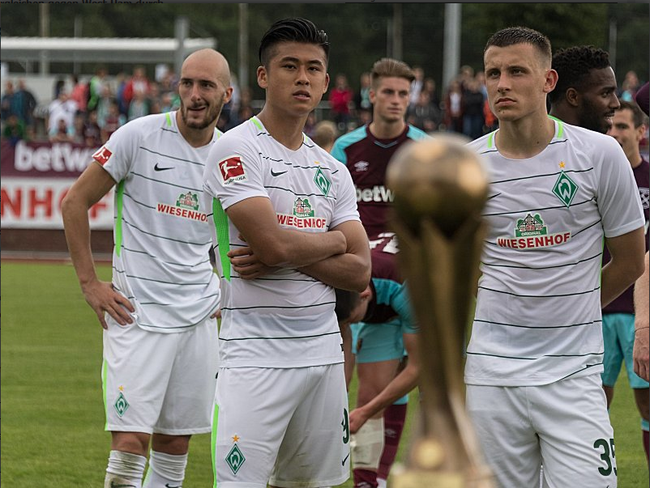 双核心前锋合力砍分,球队轻松击败对手 双核心前锋合力砍分,球队轻松击败对手