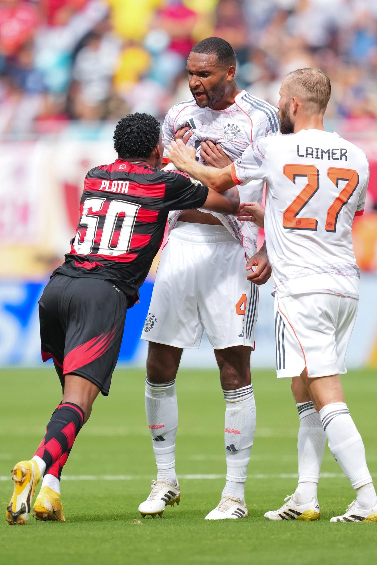 拜仁大胜晋级，小组第一毫无悬念