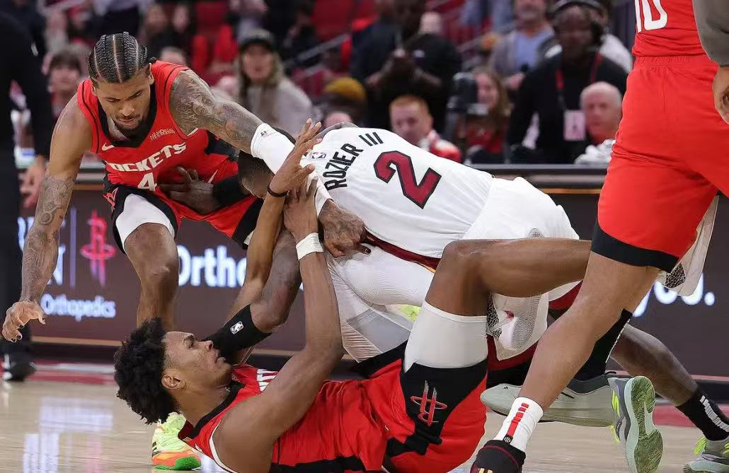 热火主场大胜黄蜂,继续领跑联盟的简单介绍 热火主场大胜黄蜂,继续领跑联盟的简单介绍