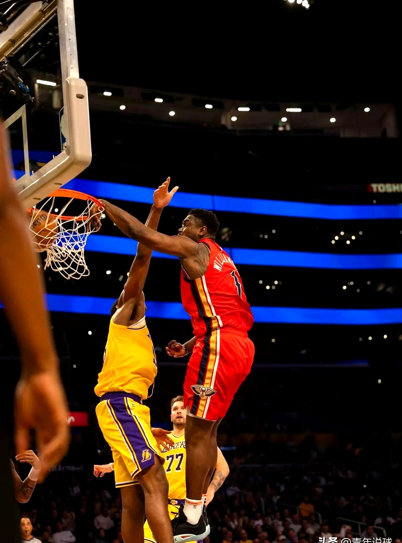 关于惊艳进球助球队惊险逆转，获得关键三分的信息