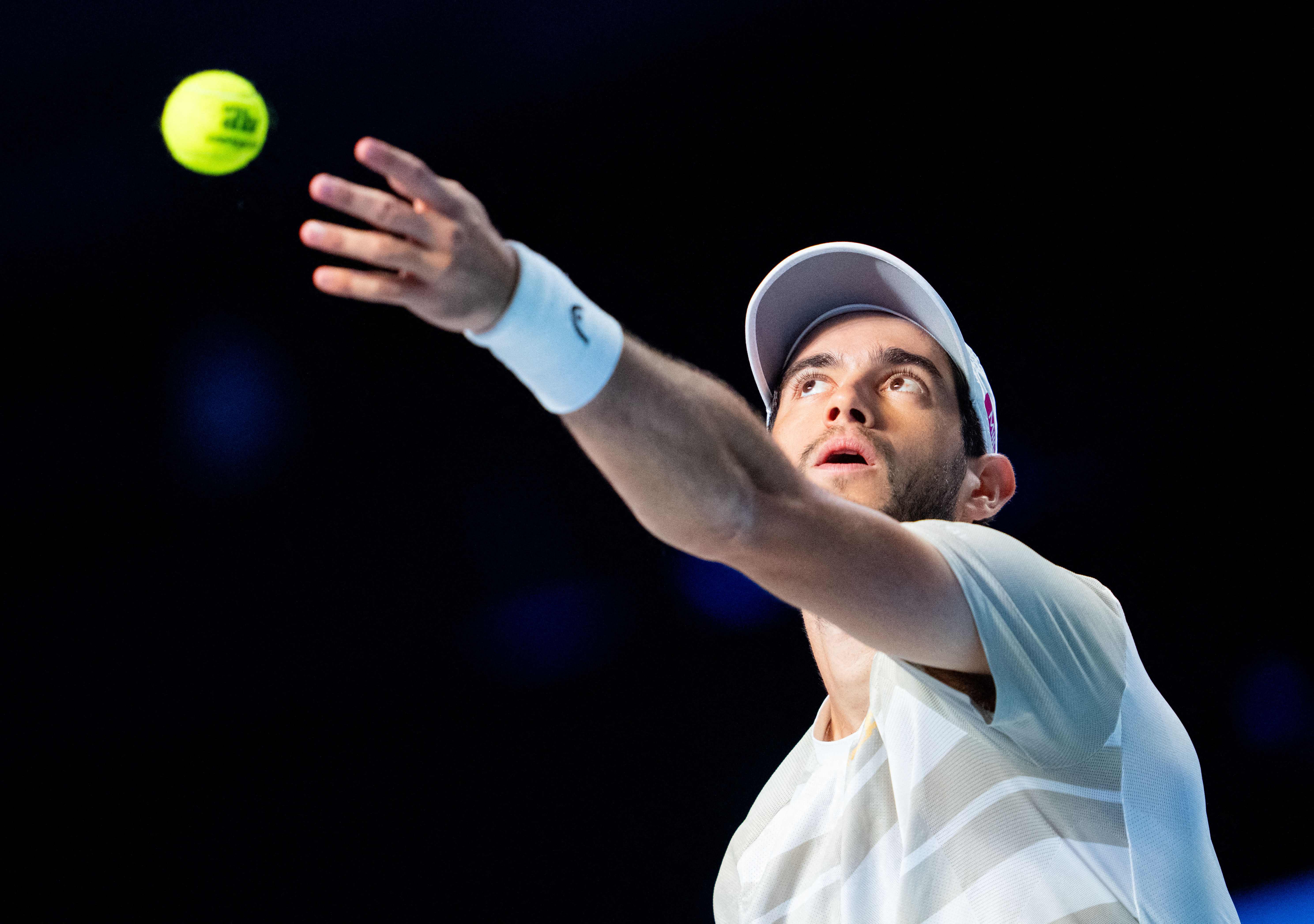 包含英国网球队完胜日本网球队，梅德韦杰夫打破历史纪录的词条