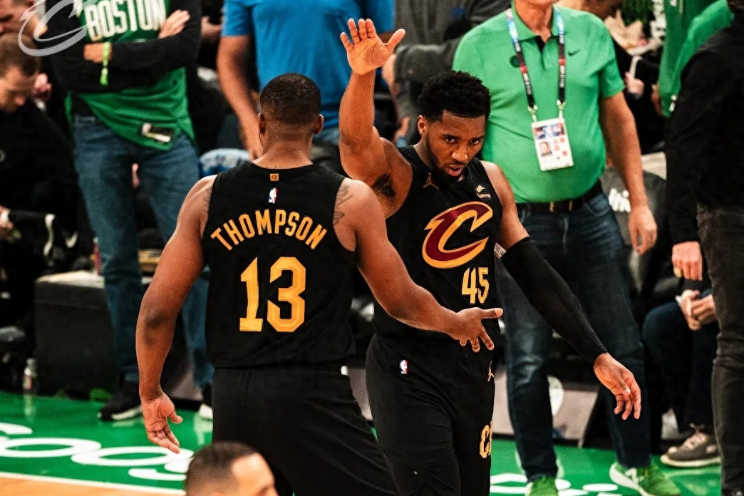 76人鏖战篮网，米切尔刷新纪录