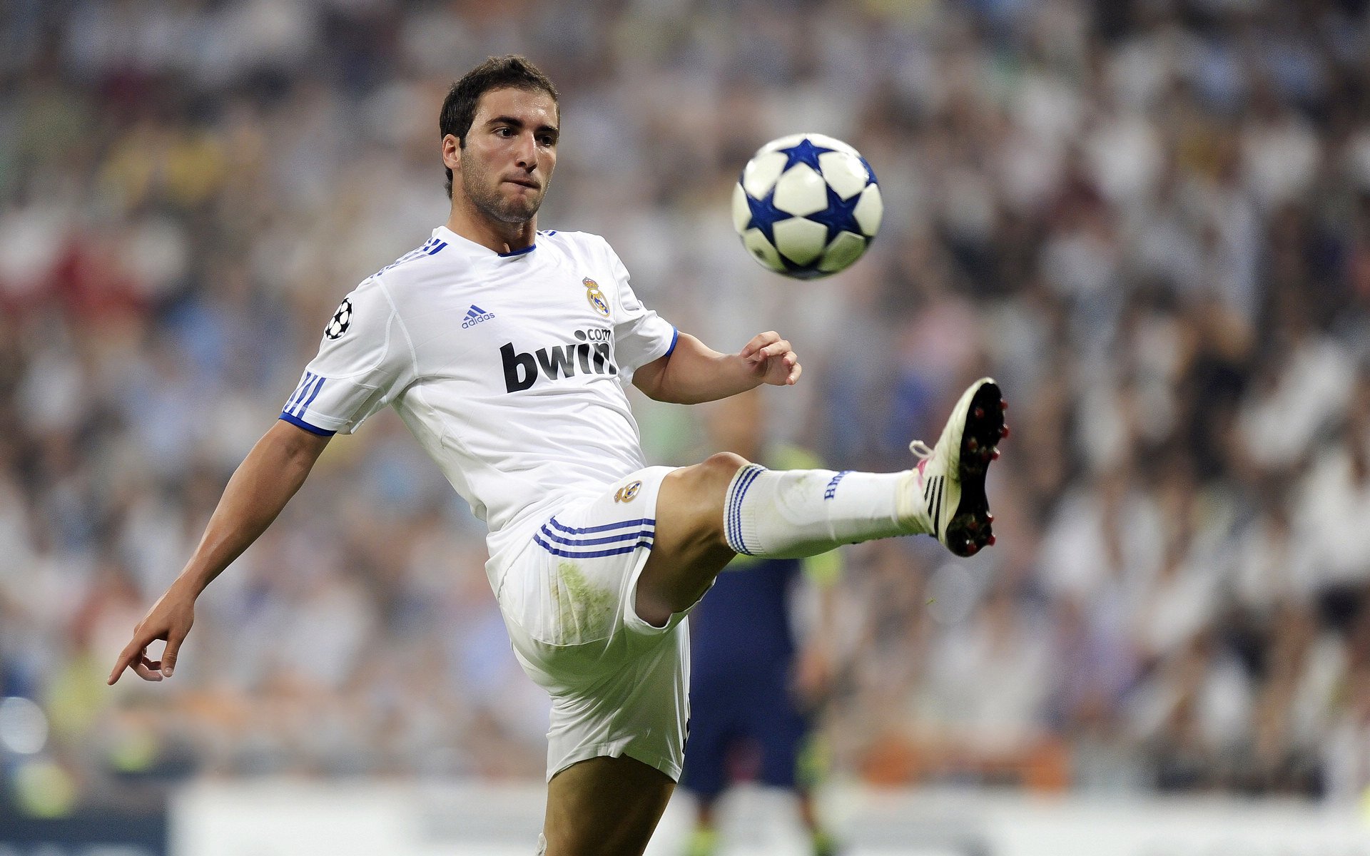 欧冠淘汰赛之夜，杜兰特末节接管比赛