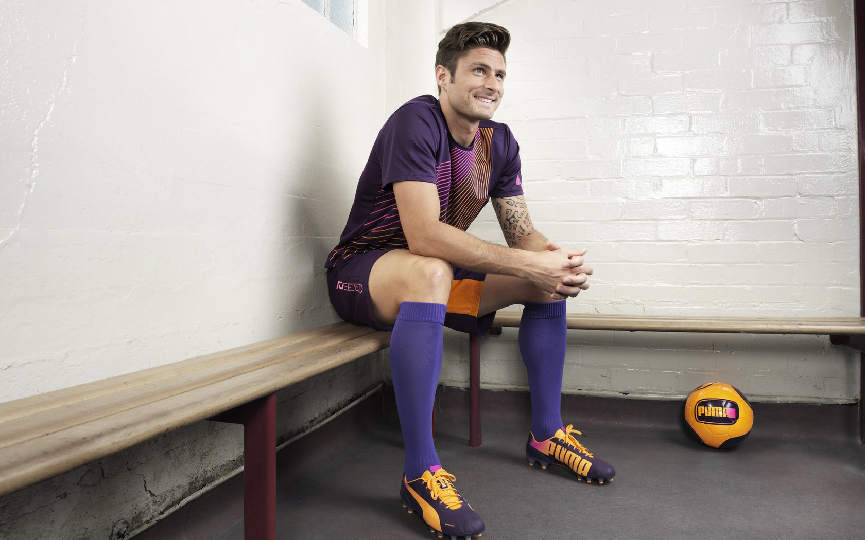 赛道与绿茵的跨界交响，F1揭幕战之夜，格纳布里的高光启示