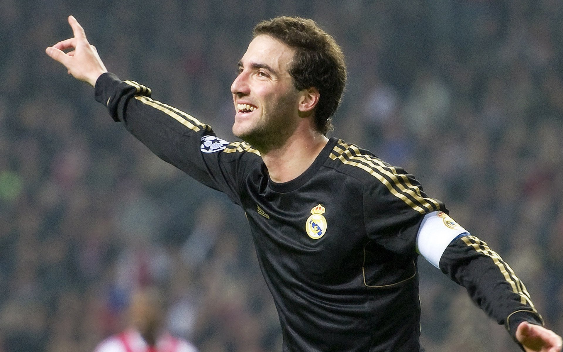 绿茵场上的意志对决,波兰加时鏖战力克阿尔及利亚,演绎意甲焦点战之外的足球史诗